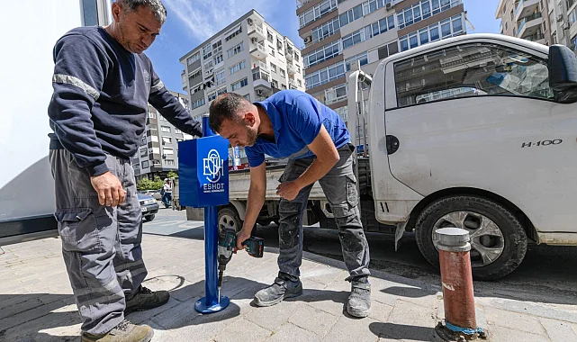İzmir'de duraklara 3 binin üzerinde çöp kovası