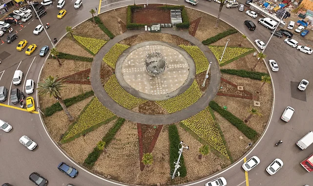 İzmir'in kalbi çiçek açtı
