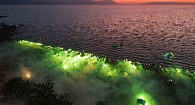 İznik sahili yeşil-beyaza boyandı