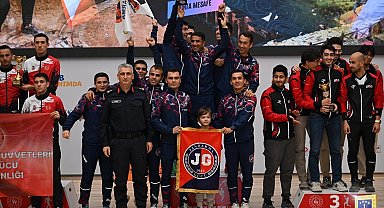 Jandarma Gücü oryantiringte Türkiye Şampiyonu