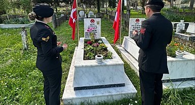 Jandarma şehit Demir'i kabri başında andı