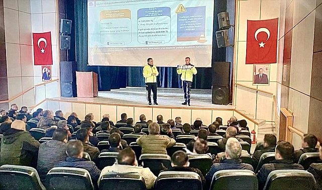 Jandarma trafik ekipleri rehberlik ve bilgilendirme çalışmalarını sürdürüyor