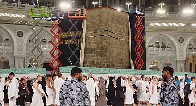 Kabe-i Muazzama duvarları bakıma alındı