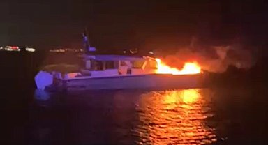 Kadıköy'de tekne yangını: 4 kişi kurtarıldı