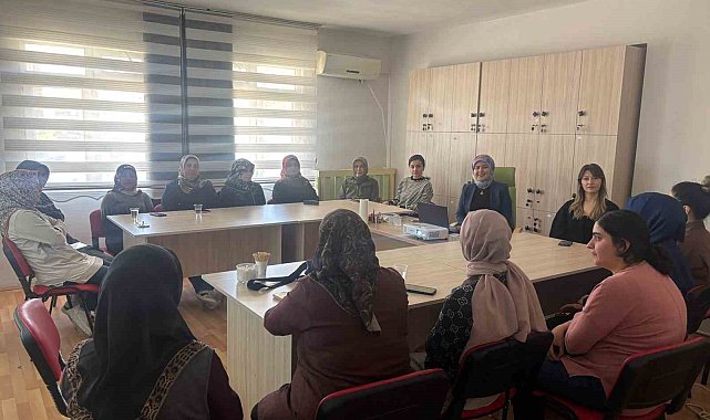 Kadınlara yanlış ilaç tüketiminin riskleri anlatıldı