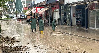 Kadirli'de selin ardından temizlik başladı, esnaf yardım bekliyor