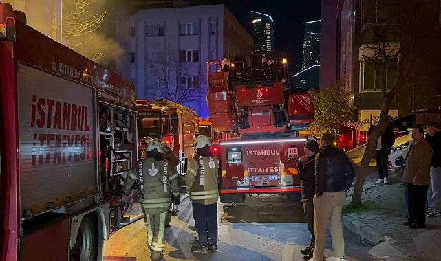Kağıthane'de 5 katlı iş hanında yangın