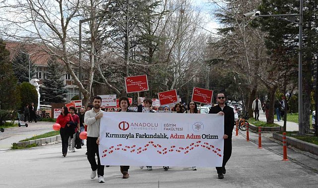 Kampüste "Otizm İçin Kırmızı Kampüs Yürüyüşü"
