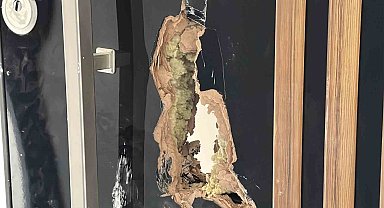 Kapıyı parçalayarak takılmamış lavabo bataryalarını çaldılar