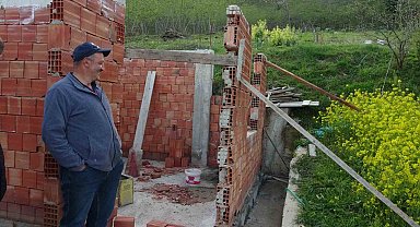 Karadeniz usulü ustalık: Duvarı yıkmadan yerini değiştirdiler