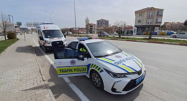 Karaman'da otomobile çarpan motosikletli yaralandı