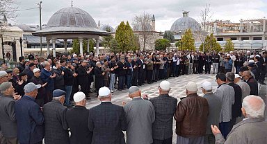 Karapınar'dan hacı adayları dualarla uğurlandı