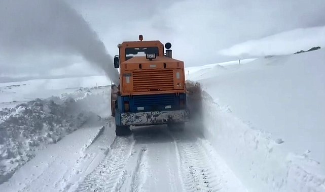 Kars'ta kar ve tipi: Kapalı köy yollar için çalışma başlatıldı