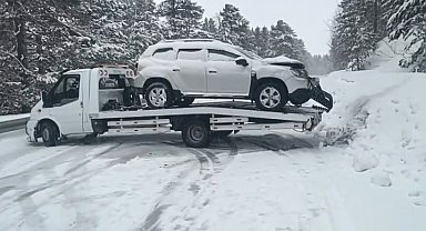 Kars'ta kar yağışı kazaya neden oldu: Kazda 1 kişi yaralandı