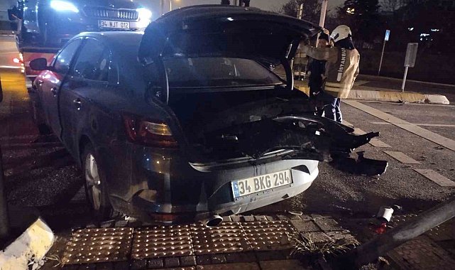 Kartal'da iki otomobil çarpıştı: 2 yaralı