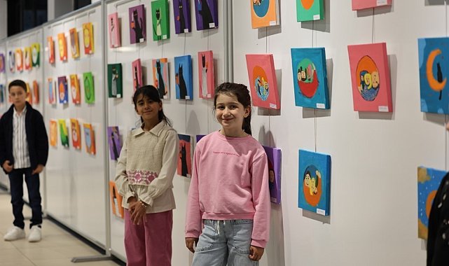 Kartepe'de minik ressamların eserleri Sanat Evi'nde sergileniyor