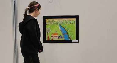 Kartepe'de öğrencilerin 23 Nisan temalı eserleri sergileniyor