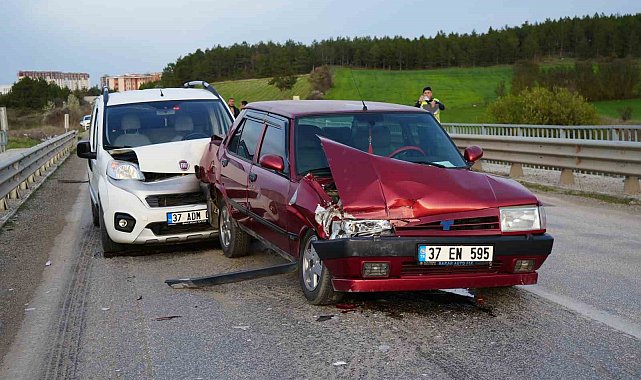Kastamonu'da iki ayrı trafik kazasında 6 kişi yaralandı
