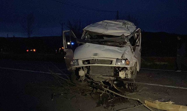 Kastamonu'da minibüs ile hafif ticari araç çarpıştı: 7 yaralı