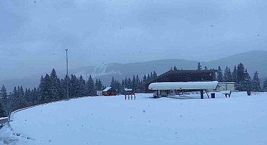 Kastamonu'nun yüksek kesimlerinde kar yağışı ve fırtına etkili oluyor