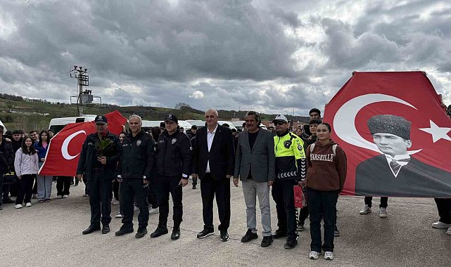 Kavga ihbarı üzerine geldiler, alkışlarla karşılandılar