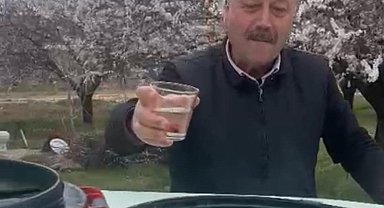 Kayısı bahçelerinde "zemzemli" ilaçlama