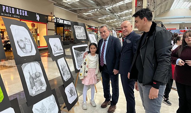 Kaymakam Öztürk sergi açılışına katıldı