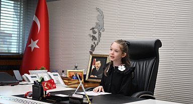 Kayseri Büyükşehir koltuğuna minik Zeynep oturdu