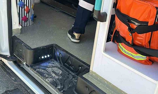 Kaza yapan kamyon sürücüsünün imdadına muhtar yetişti