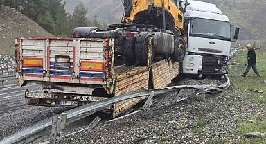 Kaza yapan tırı taşıyordu: O tır da kaza yaptı