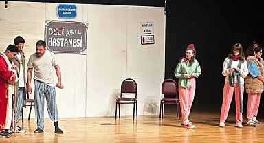"Keçileri Kaçırıyorum" oyunu Kütahya'da sahnelendi