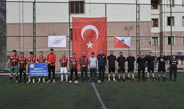 Kemaliye'de Polis Haftası'nda dostluk maçı düzenlendi