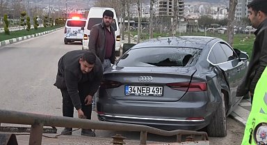 Kilis'te motosikletle otomobil çarpıştı: 1 yaralı