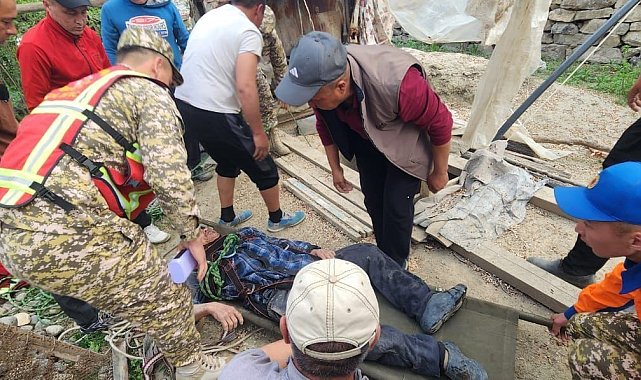 Kırgızistan'da 65 yaşındaki adam 18 metre derinliğindeki kuyuda 16 gün mahsur kaldı