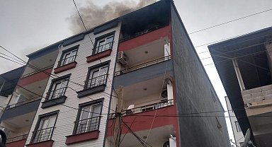 Kırıkhan'da apartman dairesi alevlere teslim oldu