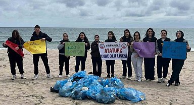 Kırklareli'nde çevreci öğrenciler sahilde temizlik yaptı