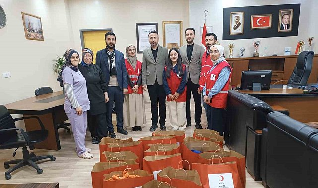 Kızılay heyetinden anlamlı hastane ziyareti