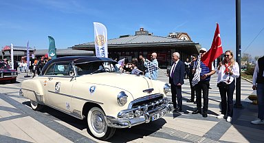 Klasik Otomobil Turu Bursa'yı renklendirdi... 'Klasik'ler geleceğe umut oldu