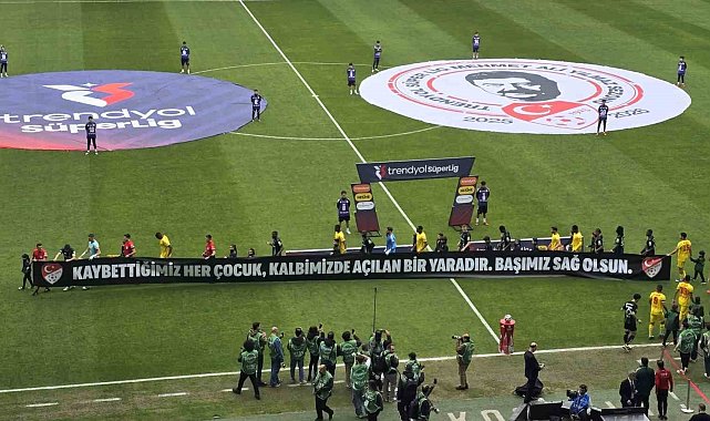 Kocaeli'de tribünler sustu, çocuklar için yas tutuldu