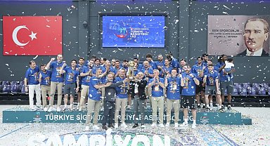 Kocaeli'de Çayırova Belediyesi, şampiyonluk kupasına kavuştu