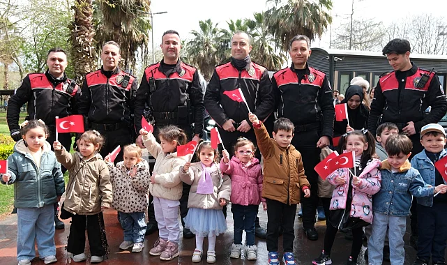 Kocaeli'de minikler polis amcalarını ağırladı