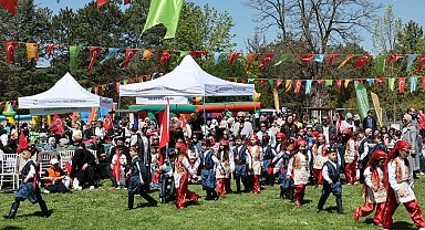 Kocasinan'da bayram havasında geleneksel değerlerle renklenen çocuk şenliği