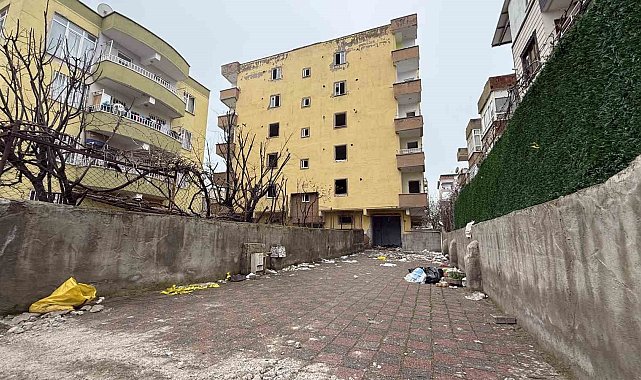 Kolonlarından çatlama sesi geldiği için tahliye edilmişti: O bina için yıkım kararı çıktı