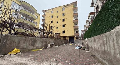 Kolonlarından çatlama sesi geldiği için tahliye edilmişti: O bina için yıkım kararı çıktı