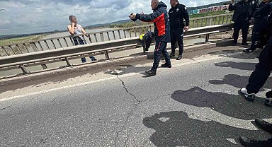 Köprüden atlamak isteyen şahıs AFAD ve polis tarafından ikna edilerek kurtarıldı