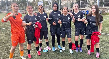 Körfez'in kız futbol takımlarından çifte galibiyet