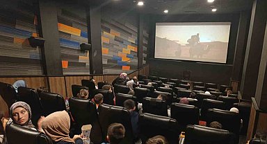 Köyceğizli gençler, sinemada "571: Rahmet Peygamberi Hz. Muhammed" filmini izledi