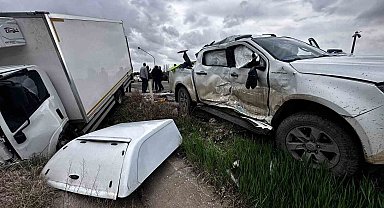 Kulu'da kamyonet ile pikap çarpıştı: 2 yaralı