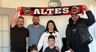 Kumbarasındaki parayı Eskişehirspor'a bağışlayan Hüseyin Buğra'ya sürpriz hediye