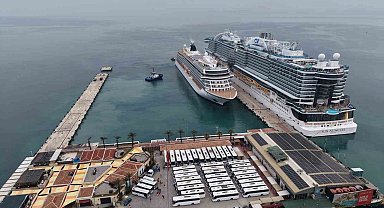 Kuşadası'na 2 kruvaziyer 5 bin 297 turist getirdi